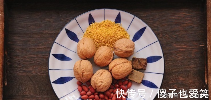 姑姑|53岁的姑姑吃了20年的核桃吃法，不炒不炸不熬粥，越吃越精神！