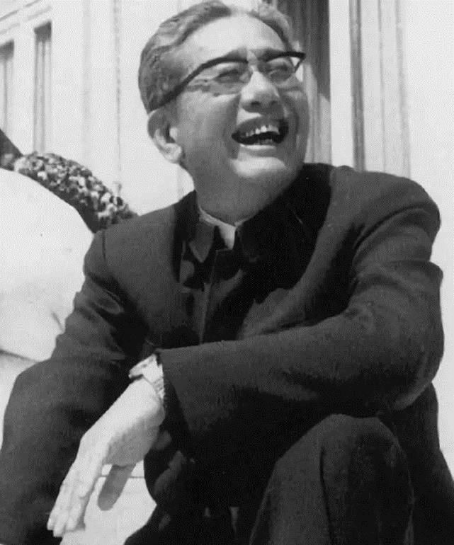 儿女|外交部长乔冠华，娶了两任妻子，留下三个儿女，他们过得怎么样