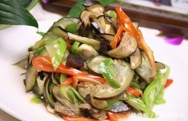好吃|夏天,茄子如此吃,不油不腻,比肉还好吃,没食欲也能吃两碗饭