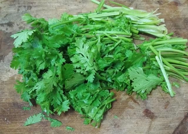 翻炒均匀|秋天了,别只知道吃山药,多吃这青菜,开胃醒脾,鲜香浓郁很好吃