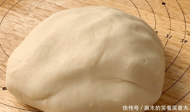 鼓大|秋天,遇到此面食要多吃,简单一炸,外酥里软,个个空心鼓大泡