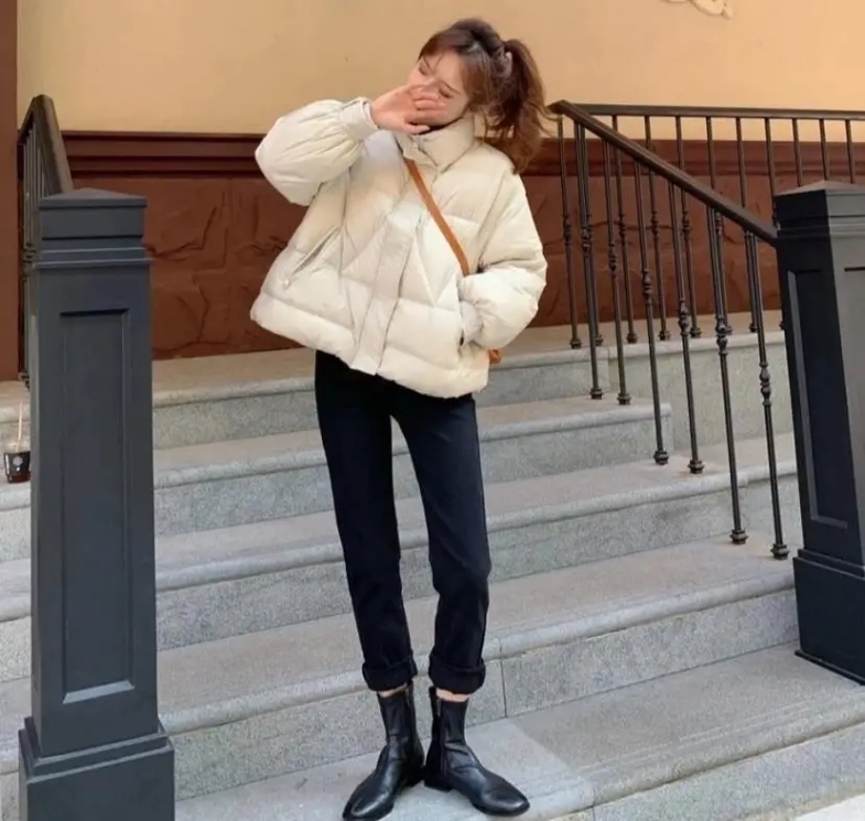 羽绒服|今年冬季,羽绒服流行穿“短”不穿长,学会这样搭配,真显高