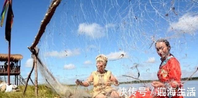 赫哲$这个民族是中国的少数民族,曾经差点灭族,如今却有很多美女!