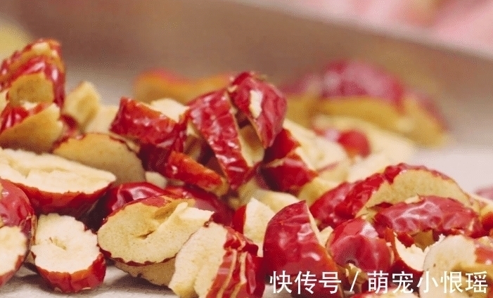 想吃红枣糕不用买,不揉面,不发面,软嫩蓬松又营养,孩子特喜欢