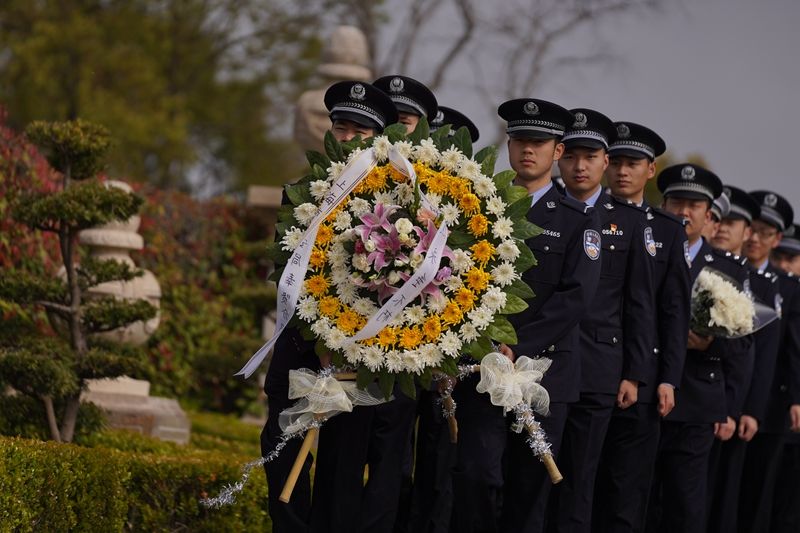 清明祭扫英烈重温入警誓词！