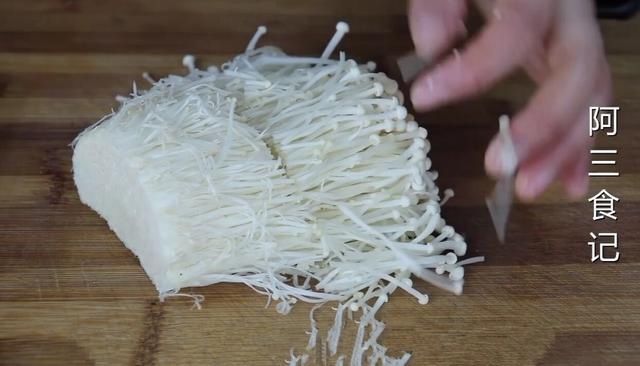 金针菇炒蛋|金针菇新做法,加2个鸡蛋,简单一做,比吃肉都香,开胃又下饭