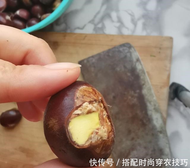 栗子怎样去皮又快又省事多做这1步不伤手特简单,赶紧试试