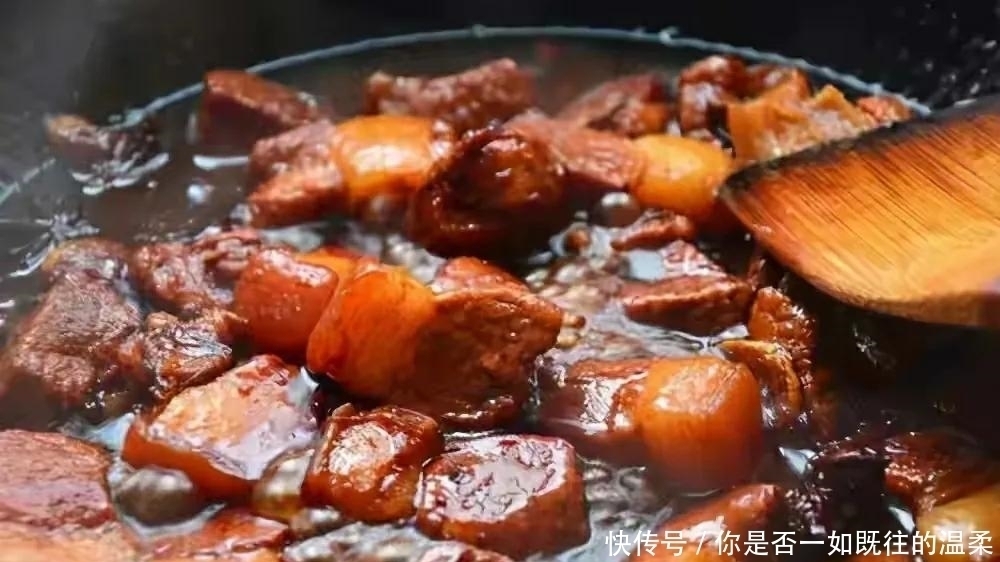 红烧肉|做红烧肉，最忌焯水和用水炖了，教你一招，肥而不腻，太解馋了！