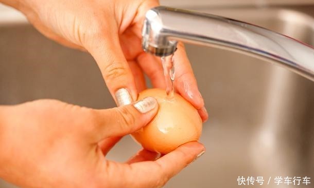 煮鸡蛋,只会清水煮是外行,加上2样,鸡蛋又嫩又香,特好剥壳