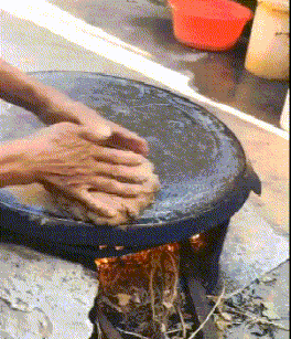 |搞笑GIF趣图兄弟们,你们说我要提醒他一下吗?