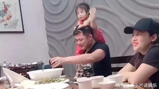 奶爸|“女儿奴奶爸”被娃“折磨”火了,奶爸:玩吧,反正我也不想活了