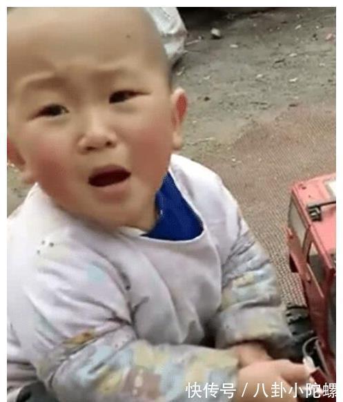 妈妈|宝宝想开玩具汽车,看到孩子操作妈妈笑喷,网友:开你老爸车去!