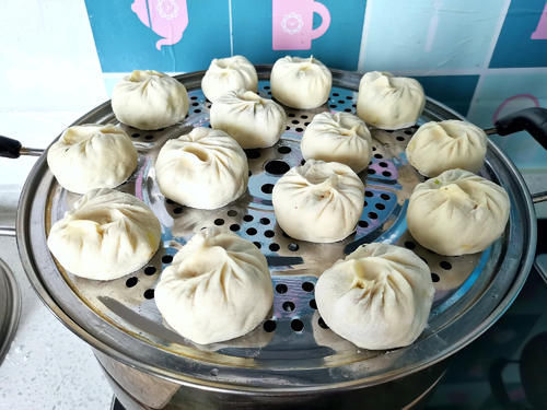 每年冬天我家就爱吃这素包子,5元钱蒸一锅,一口气吃7个