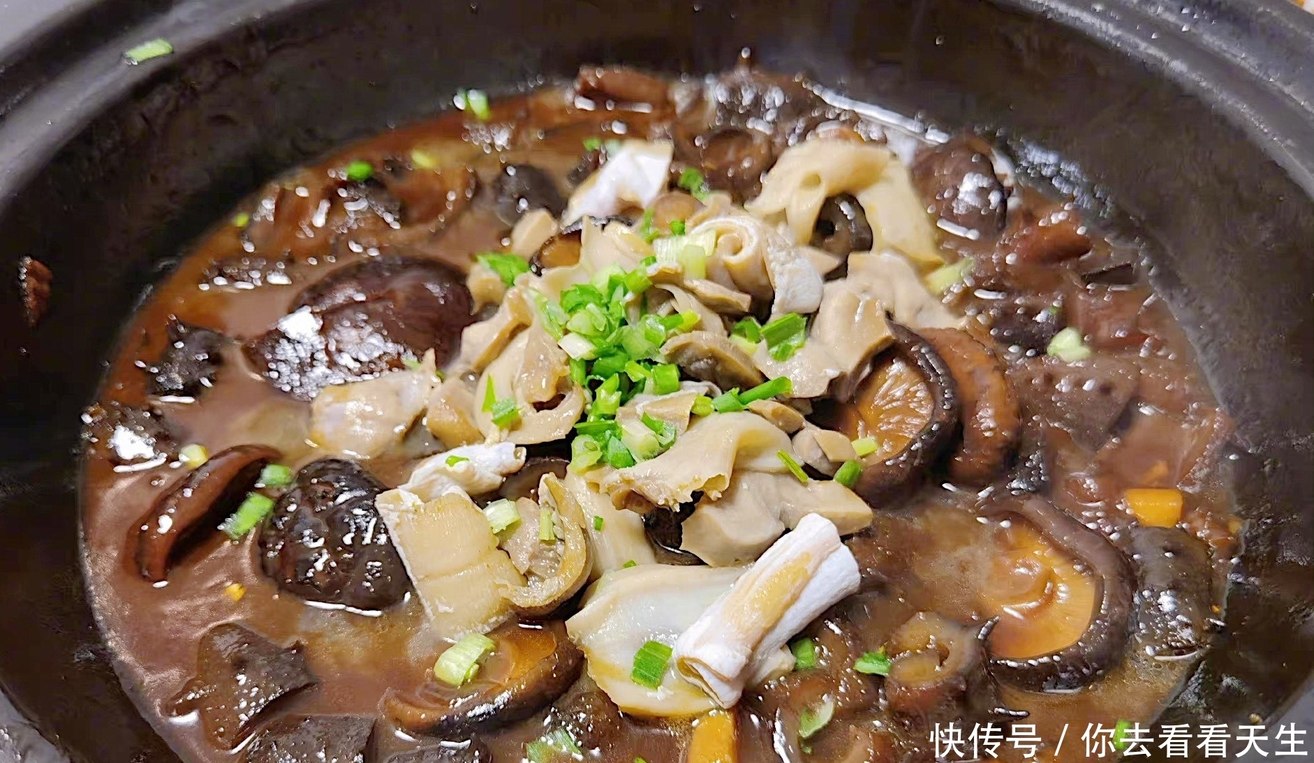 俞灏明晒年夜饭，一桌8道硬菜，1万人纷纷点赞，网友：好想蹭饭