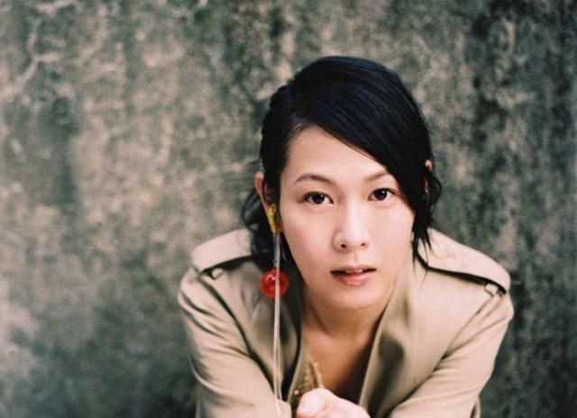 衔成|他14岁参军36岁当中将，42岁晋衔成上将，孙女当歌星火遍海外