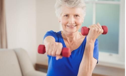 老人|这样健身不是锻炼,是害自己,公园里的大爷大妈,赶紧停下来