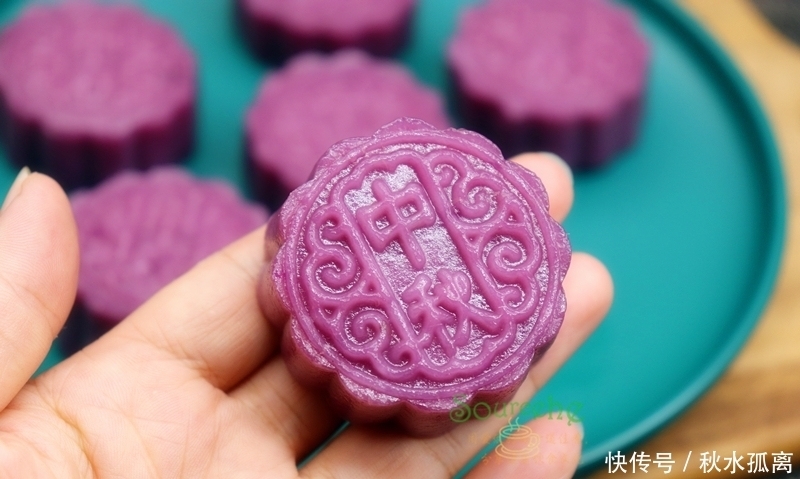 糯米粉|月饼新做法,比冰皮月饼简单,比广式月饼少糖,软糯香甜很好吃!