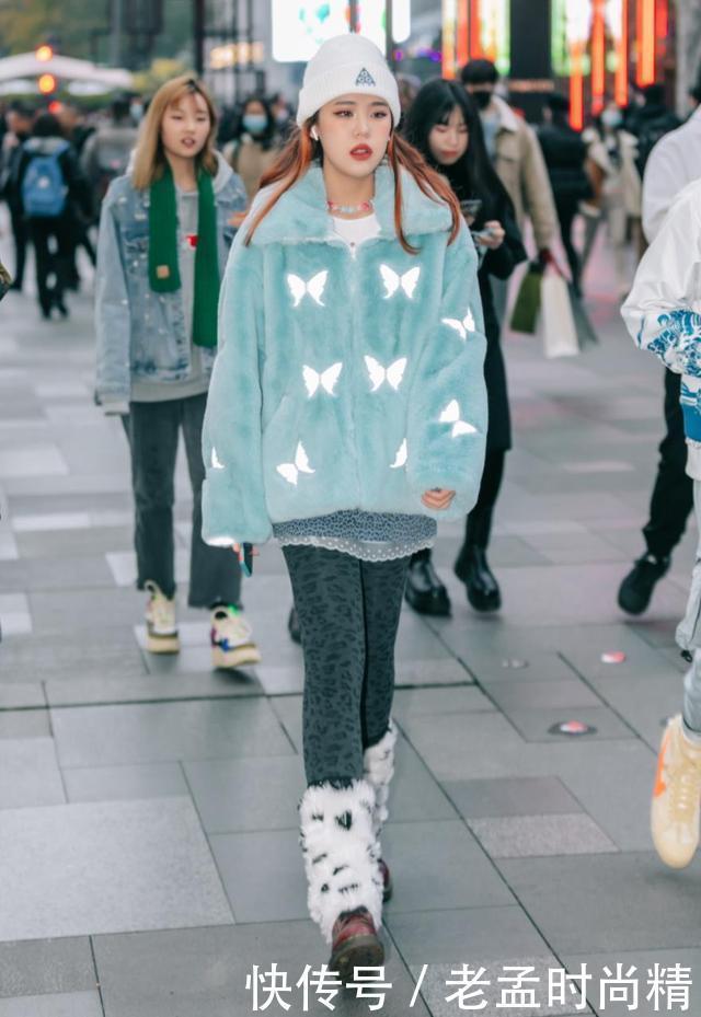 30岁的女人难逃身材丰腴, 穿搭注重“少女感”, 高挑显瘦有朝气