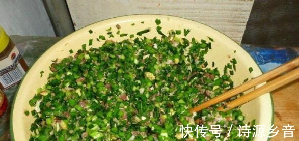 拌鸡蛋馅饺子时,吃起来更美味一口一个,爱吃的朋友别错过!