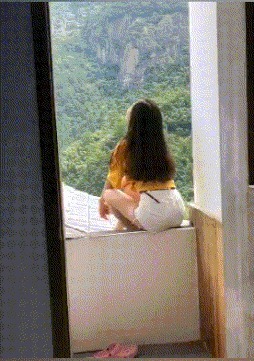 |搞笑GIF:小姐姐一个人出来不安全, 请问需要保镖吗?