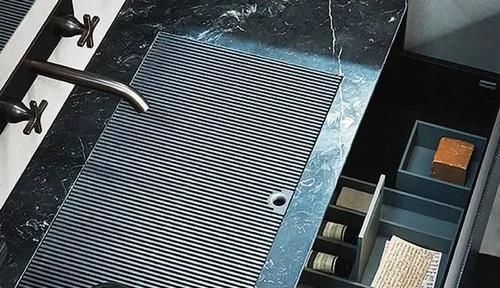 齐家美美|洗手台不装台盆,排水全靠1条缝,以后我家卫生间也要这么装!