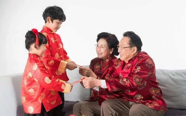 父母|3岁小孩去银行存压岁钱，当我看到数目的时候，我竟很是心疼我自己