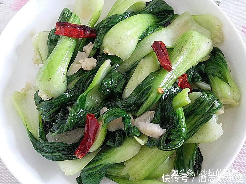 炒青菜|原来炒青菜也有窍门,这么炒色泽翠绿油亮,口感脆爽,简单又营养