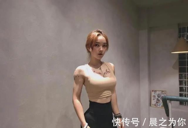 塑形|国产健身小美女，她从舞者蜕变成运动员，身材美到“犯规”