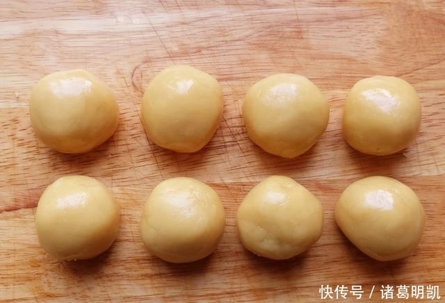 蛋黄|广式月饼还是喜欢这配方,蛋黄油润咸香,饼皮松软可口,味道大赞