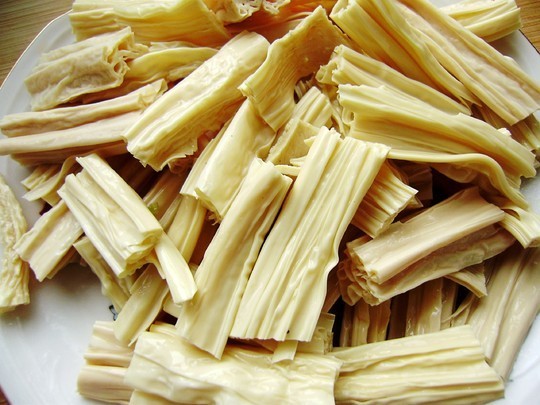 如此做法“烧腐竹”，给肉都不换，很多人都不会炒，今天大厨教你