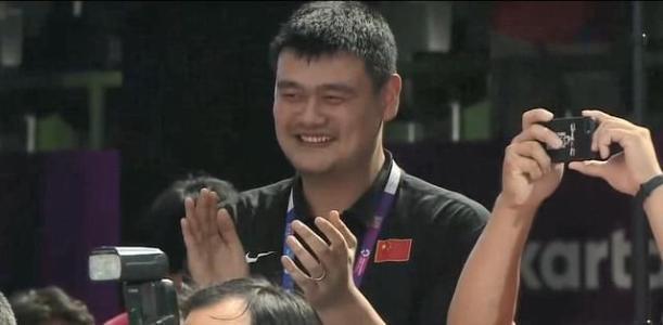 身高|初中“巨人女孩”走红,13岁身高超2米,网友:真是女版姚明