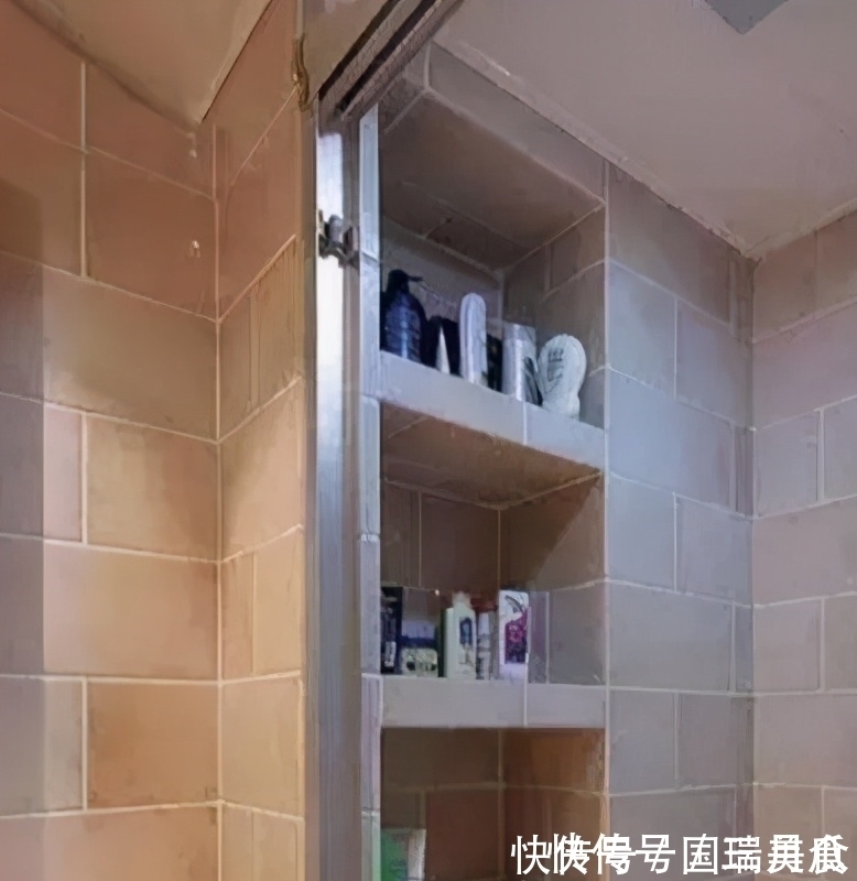 齐家|卫生间不要再装置物架了,看看我家这样装,砖砌的更实用省钱