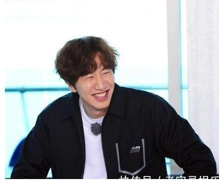 李光洙对观众也温柔!退出《RM》出现在地铁 认证照曝光逼哭粉丝