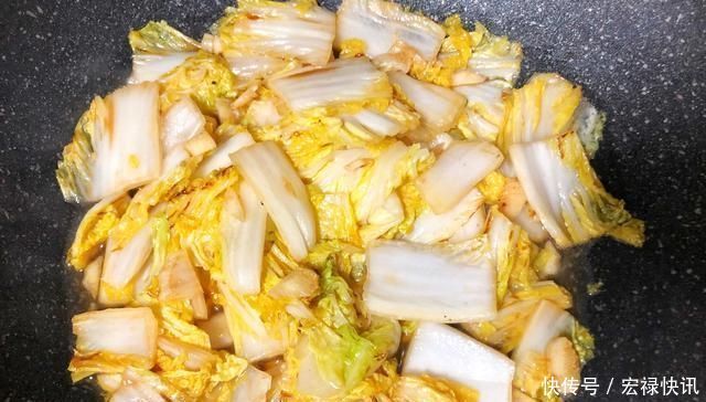 咳嗽最怕吃这菜,3块钱2斤,简单一炒,润肺止咳,家人常吃不咳嗽