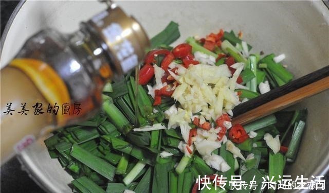 韭菜|这菜是“推粪机”，便秘的人常吃，润肠通便，吃一次排空黑宿便！