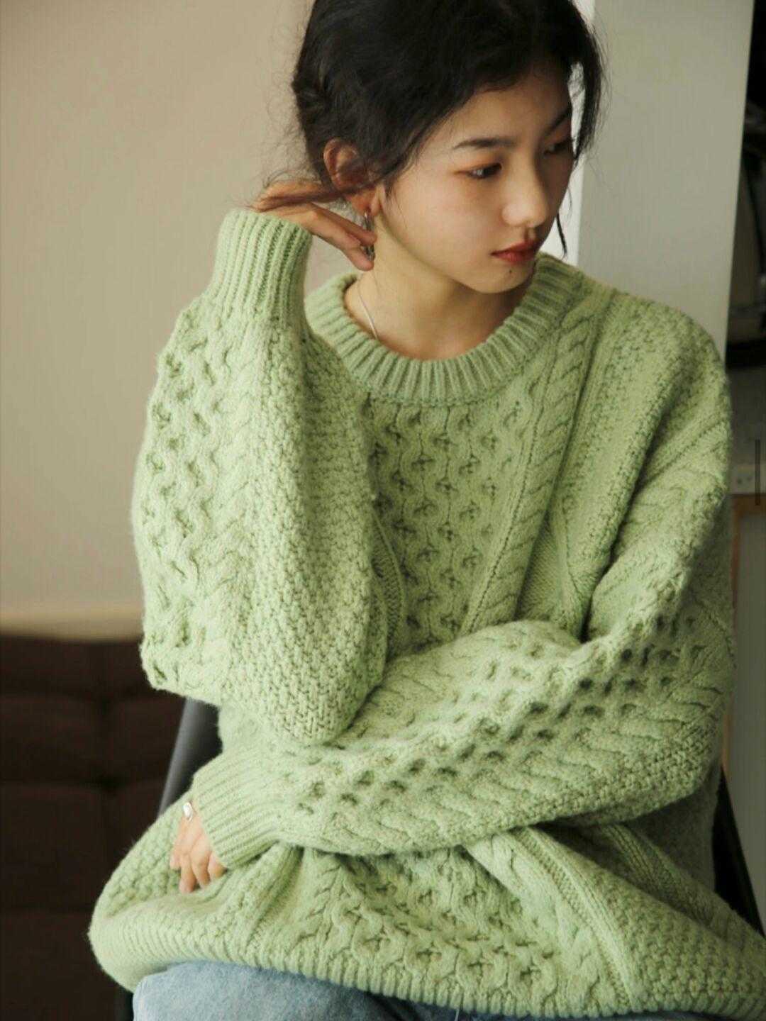 毛衣|冬季套头毛衣这样搭,配大衣更显精神