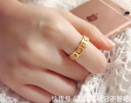 黄金首饰|古法工艺已经out了?今年的黄金首饰,正流行“镂空”元素