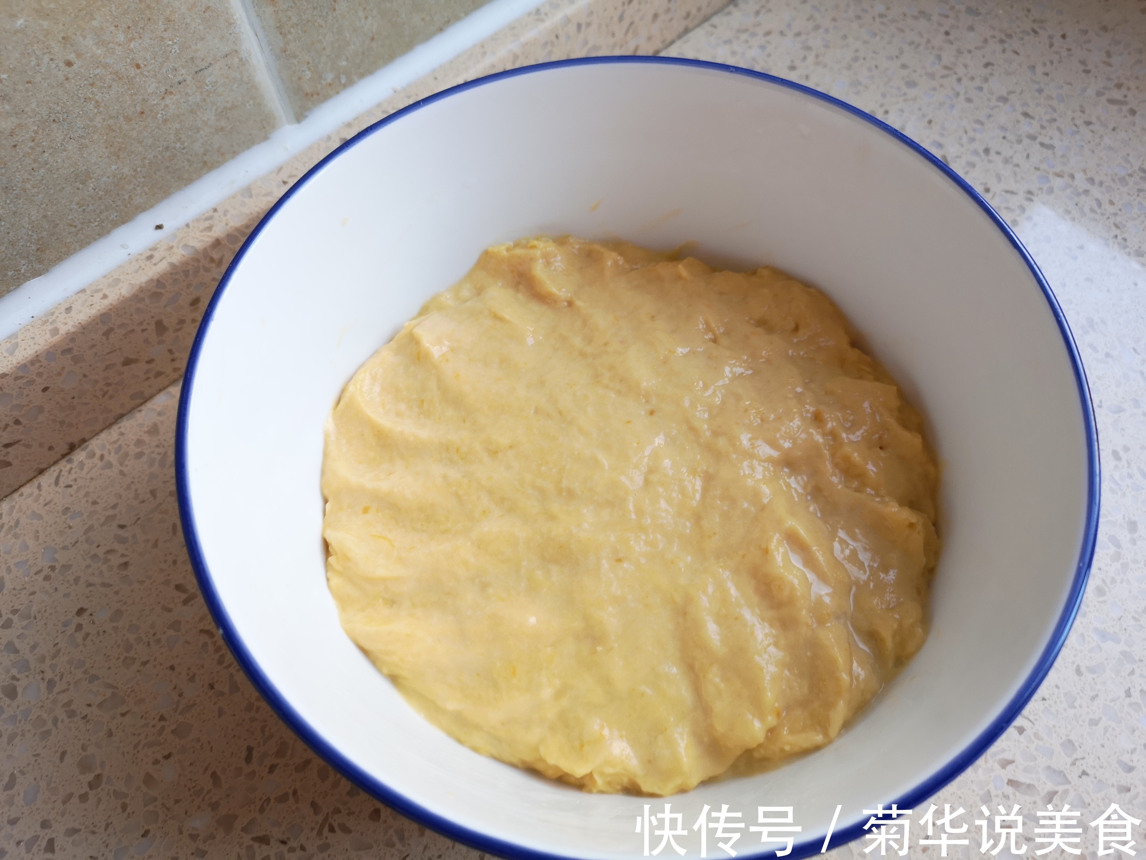 红薯别再烤着吃了，加上面粉，筷子一搅，做出松软好吃的发糕