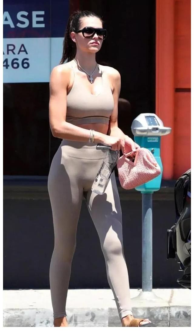 样貌|美女明星健身忙，一副墨镜增添了几分神秘感……