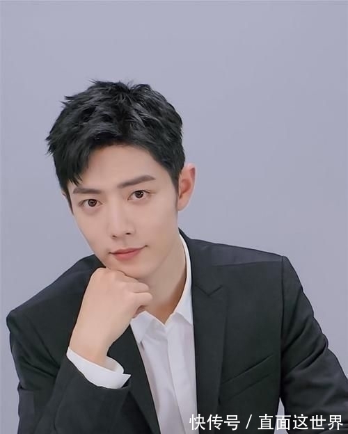 地广|肖战空降营业，5层楼超大屏怼脸拍，帅哥的脸就适合放大看啊