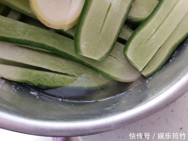 晒干的萝卜干要这样做,开胃下饭,给肉都不换,能多吃一碗饭