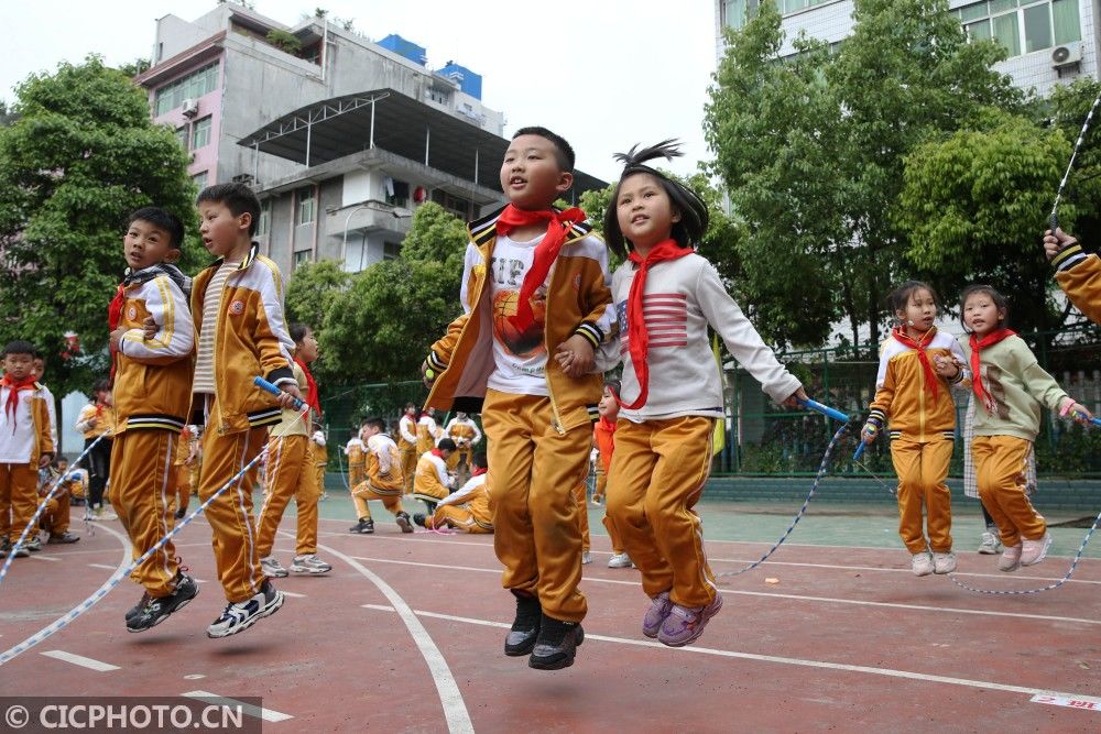 多彩校园活动 助学生健康成长