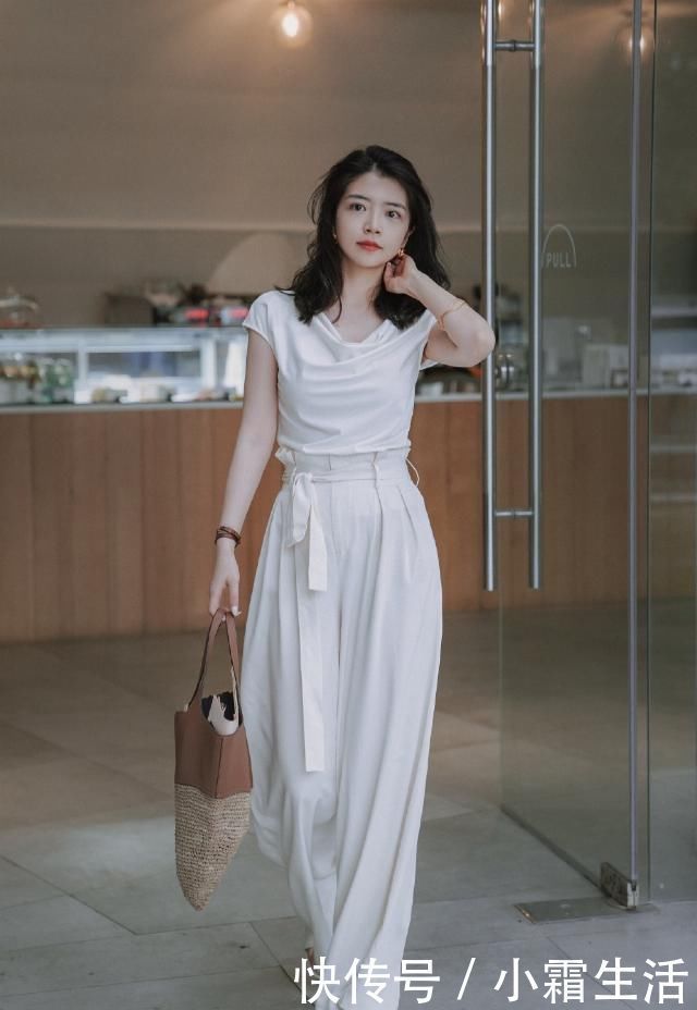 黏腻感|三木教你穿搭，白色T恤搭麻棉阔腿裤，40岁女人告别“大妈装”