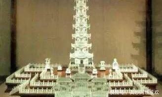 国宝翡翠塔:宝塔由翡翠打造,重34千克,可惜如今只能去美国看