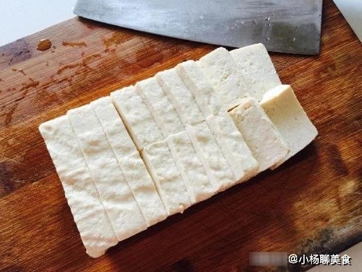 煎豆腐，千万不要直接下油锅，多加“这1步”，豆腐不碎不粘锅