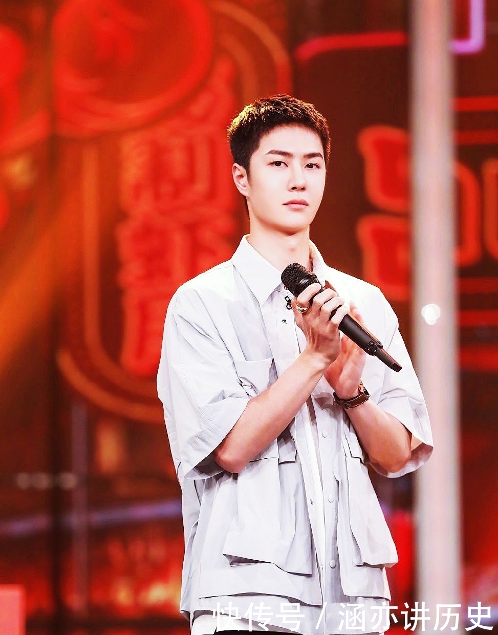 天天向上|王一博,东床快婿本婿来了,月白衬衫打造标配版