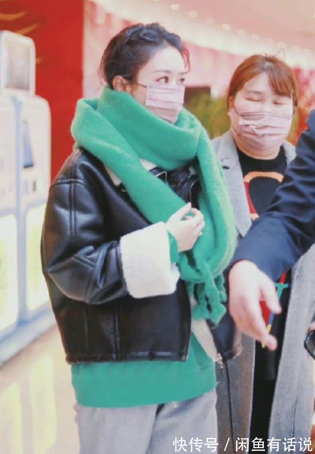 流行 2022年长春花蓝是流行色?女星们却集体穿上了绿色,一个比一个美