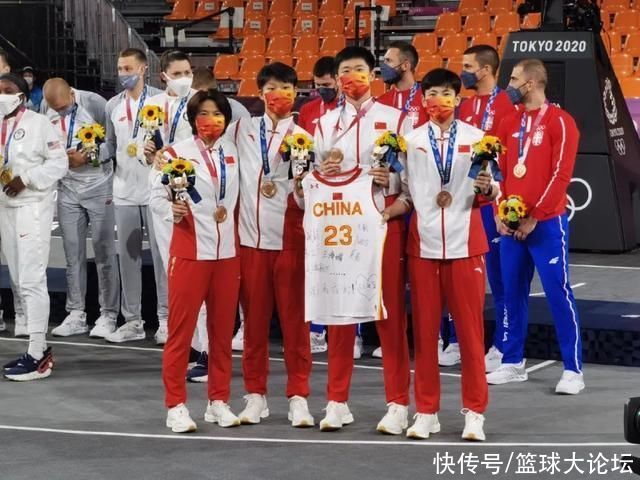 杨舒予|赢下世界第1，人民日报赞扬，这枚奖牌中国篮球等了29年!