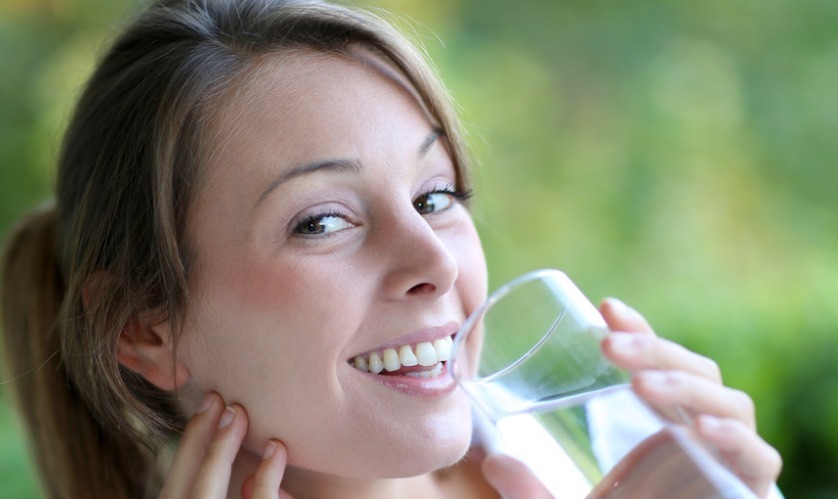 短命的人,喝水会出现3个信号,若你全都没有,恭喜有长寿潜质