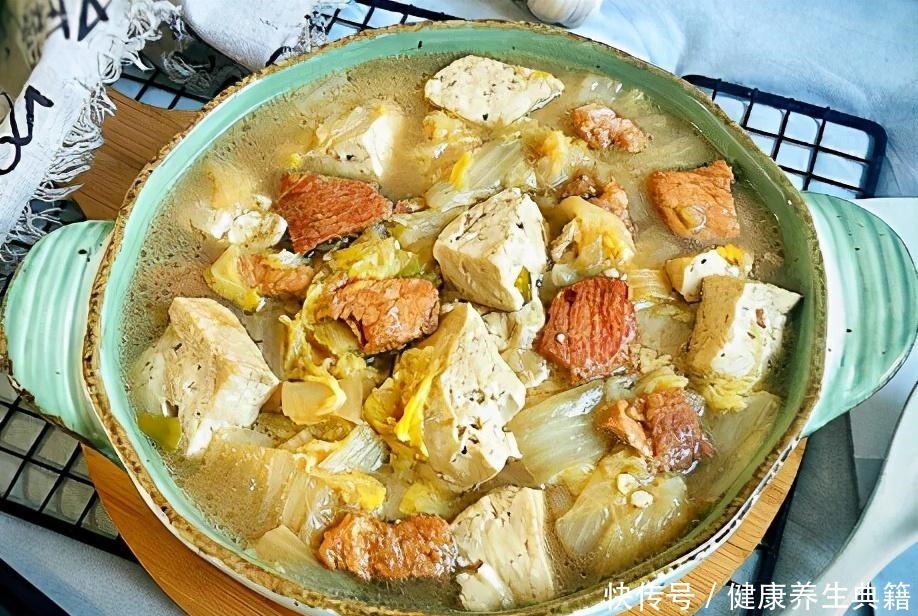 适合|白菜炖豆腐时,学会这1个做法,越炖越香越入味,秋天适合多吃